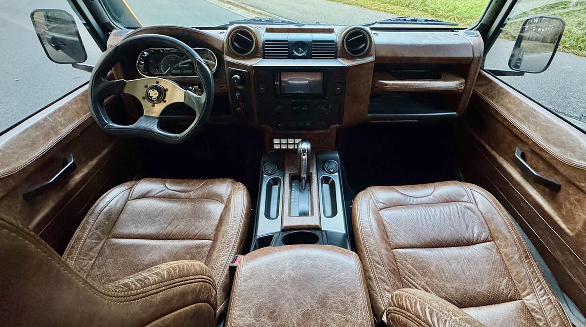 Bespoke 1993 Land Rover Defender Flying Huntsman 6x6 interior