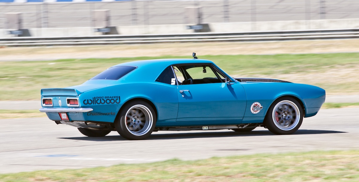 Pro-Touring Wilwood 1968 Camaro blue on track